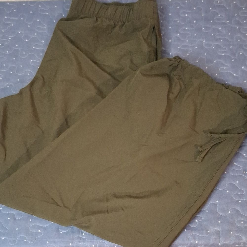 Old Navy Quick Dry Women's Green Pants size medium